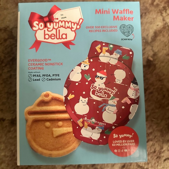 So Yummy Bella Mini Waffle Maker Snowman - Picture 2 of 3